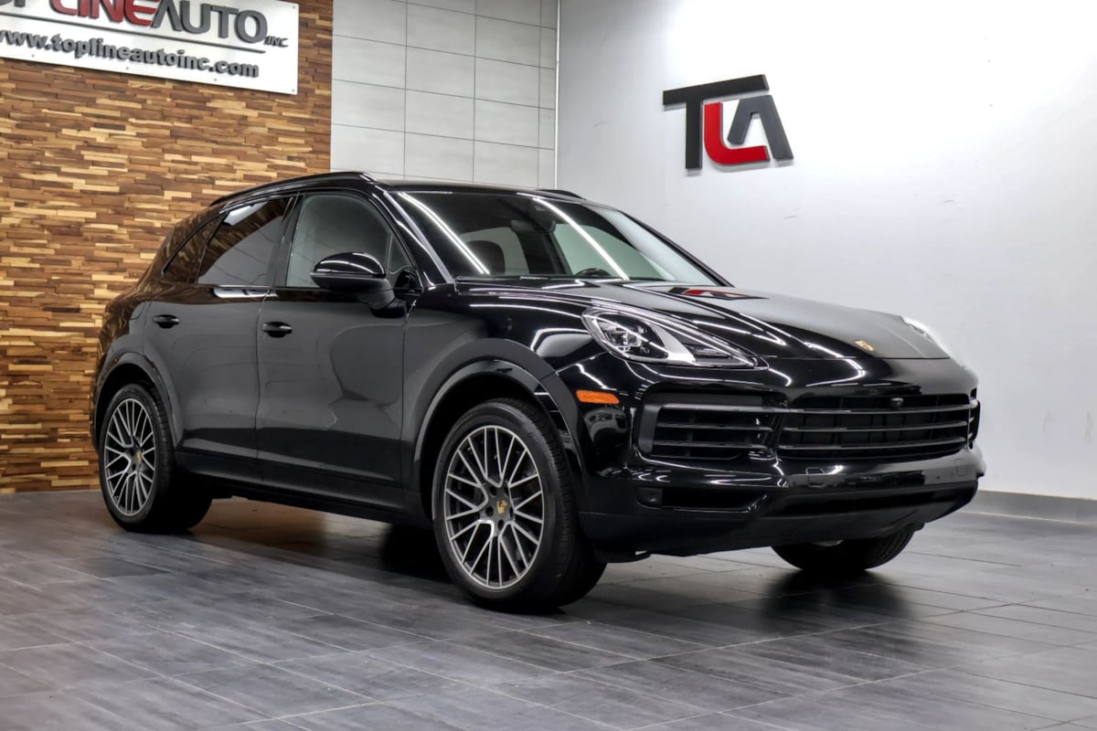Photo 2 of this Porsche Cayenne