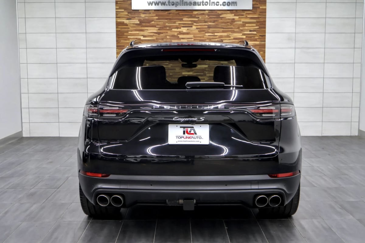 Photo 8 of this Porsche Cayenne