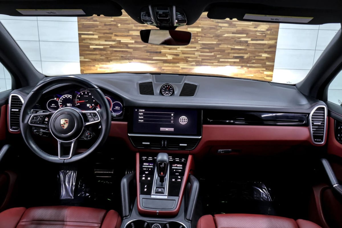Photo 11 of this Porsche Cayenne