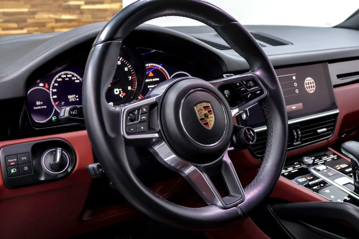 Photo 13 of this Porsche Cayenne