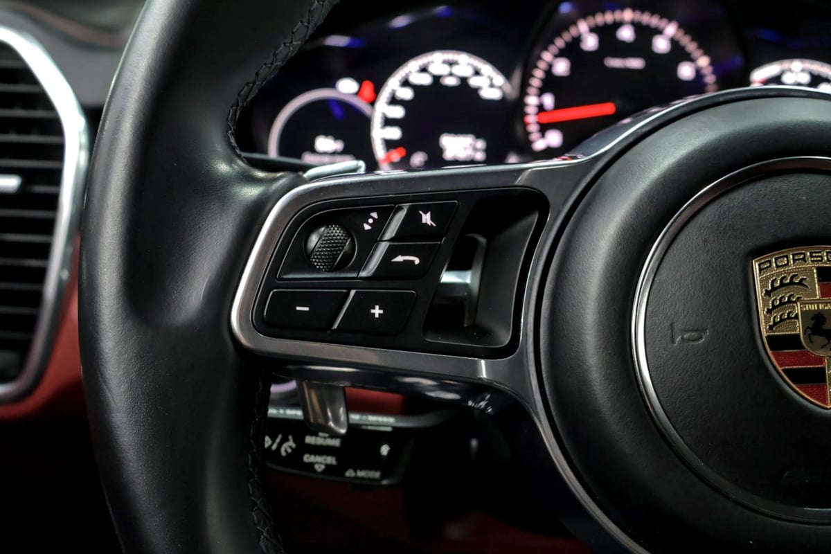 Photo 14 of this Porsche Cayenne