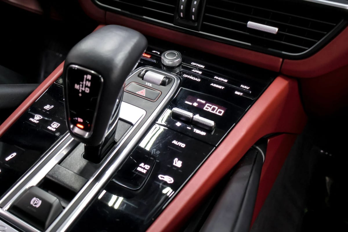Photo 19 of this Porsche Cayenne