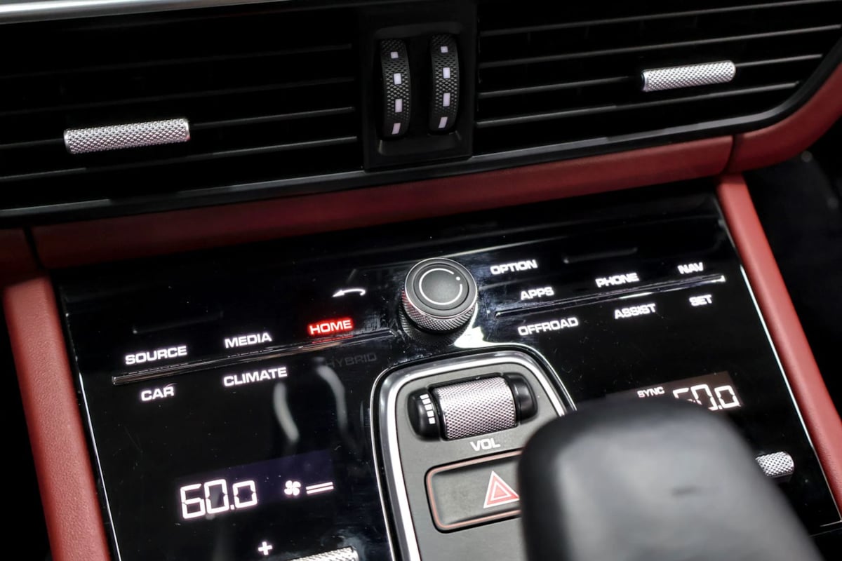 Photo 20 of this Porsche Cayenne