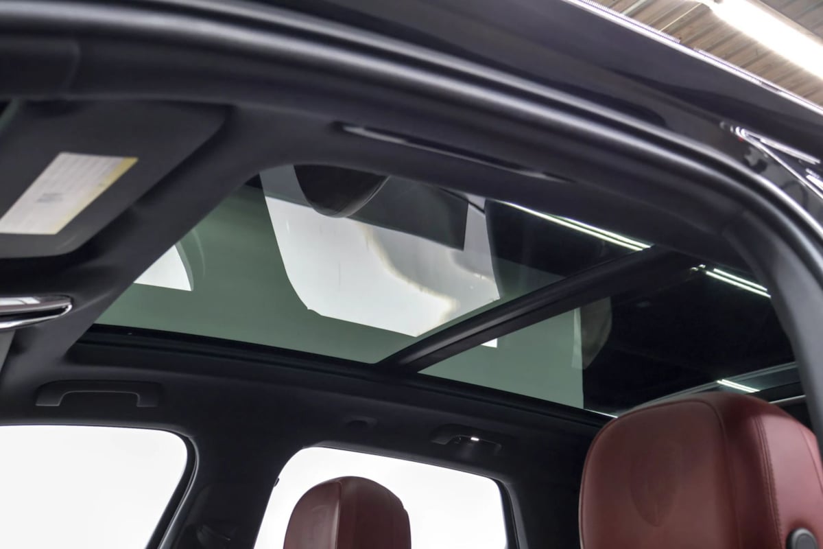 Photo 28 of this Porsche Cayenne