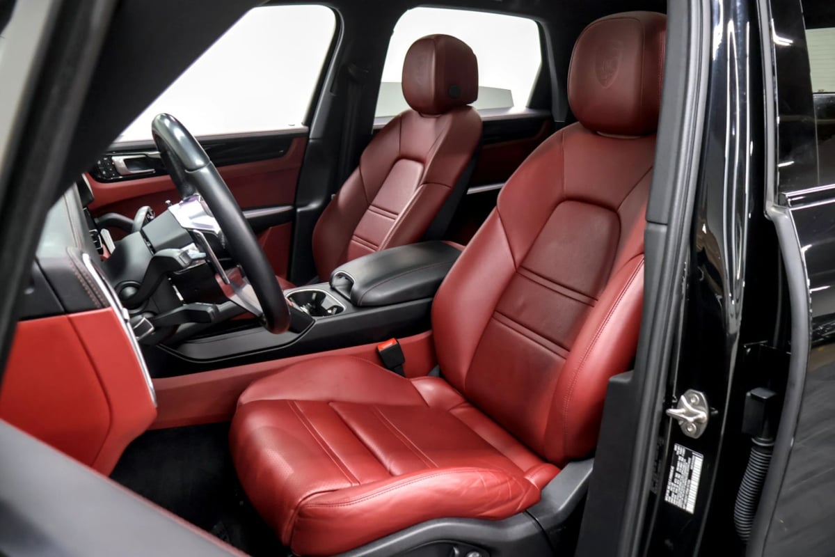 Photo 29 of this Porsche Cayenne