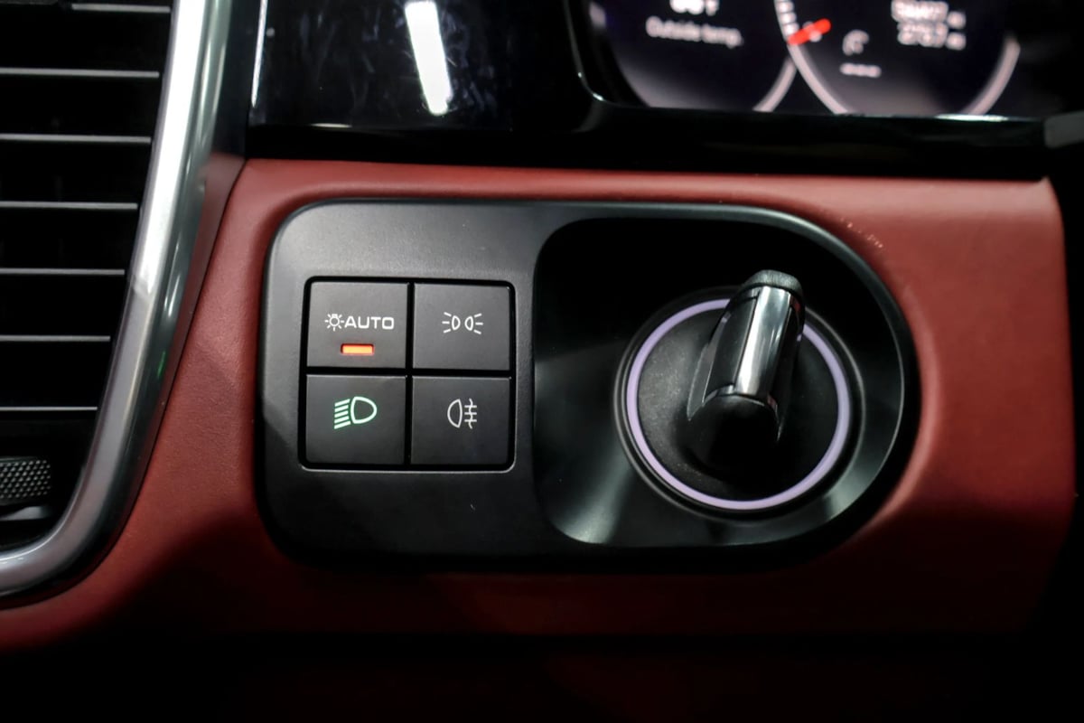 Photo 26 of this Porsche Cayenne