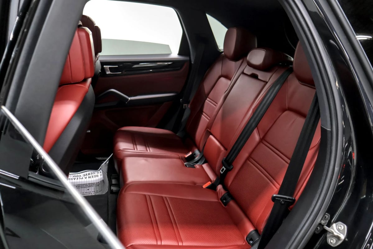 Photo 33 of this Porsche Cayenne