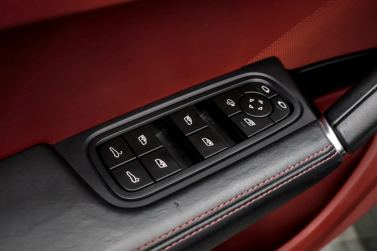 Photo 36 of this Porsche Cayenne