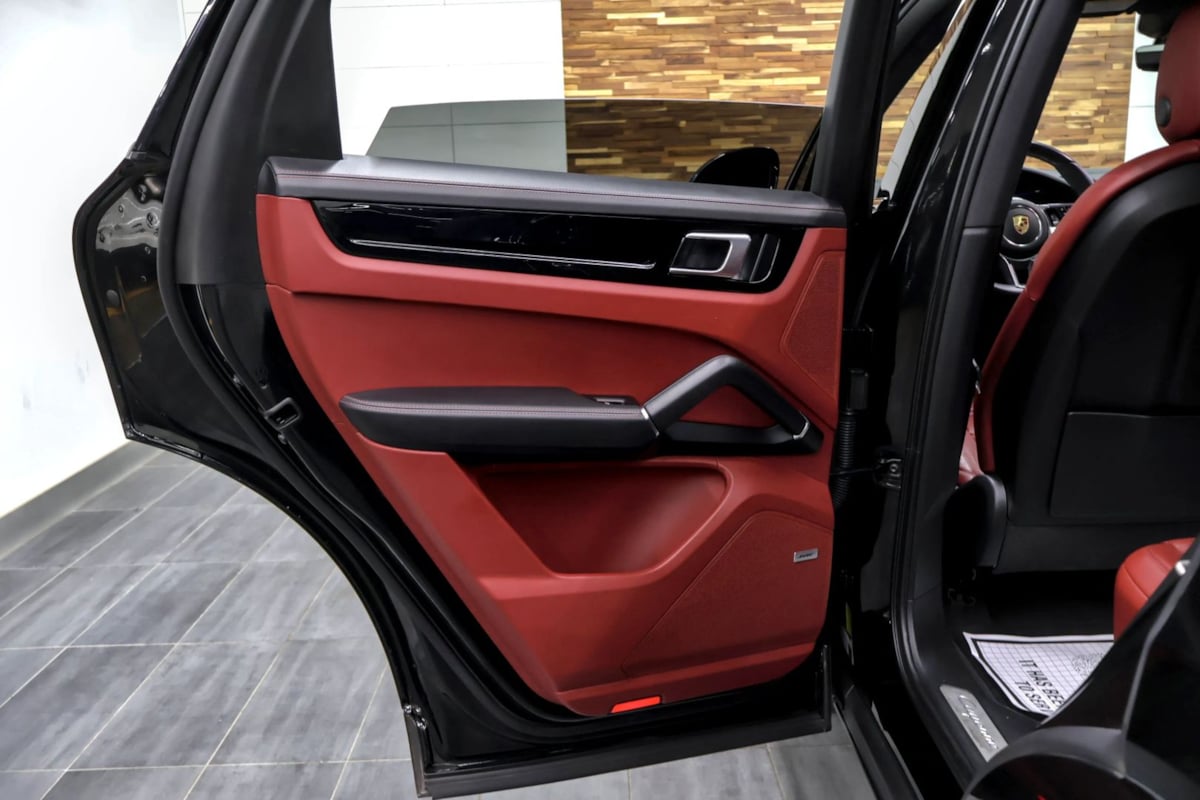 Photo 38 of this Porsche Cayenne