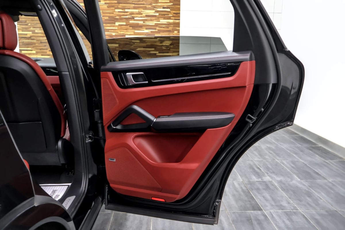 Photo 40 of this Porsche Cayenne