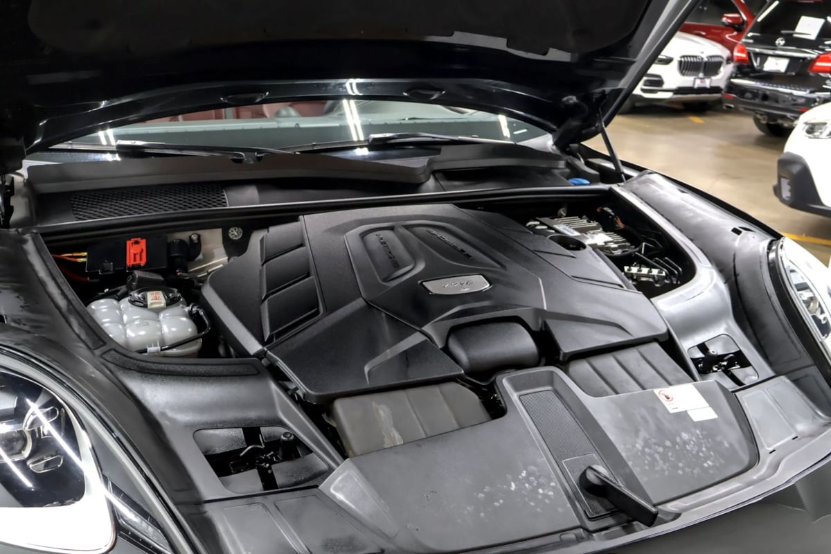 Photo 44 of this Porsche Cayenne