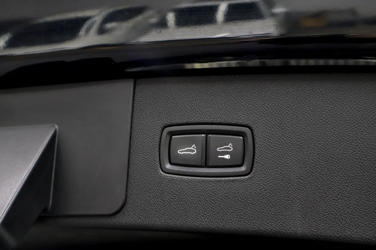 Photo 48 of this Porsche Cayenne
