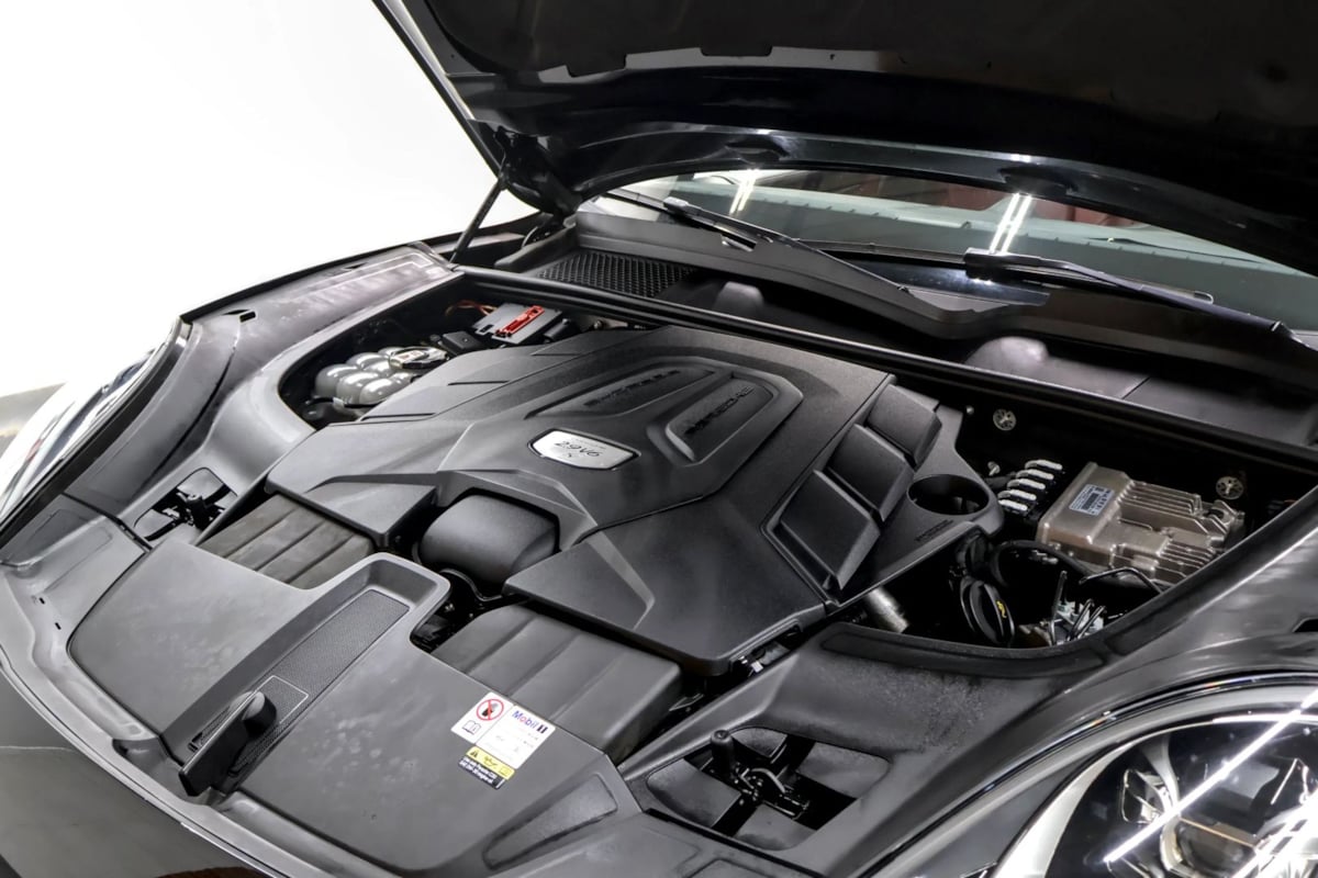 Photo 45 of this Porsche Cayenne