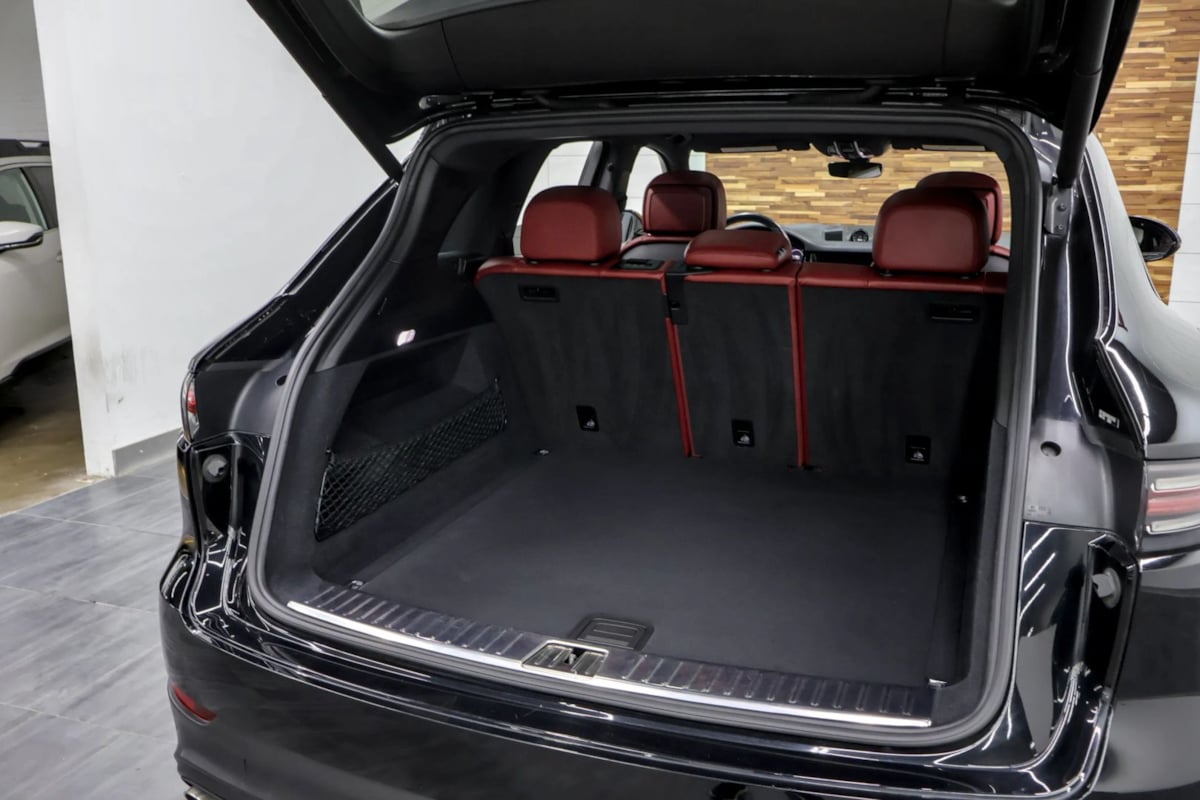 Photo 47 of this Porsche Cayenne