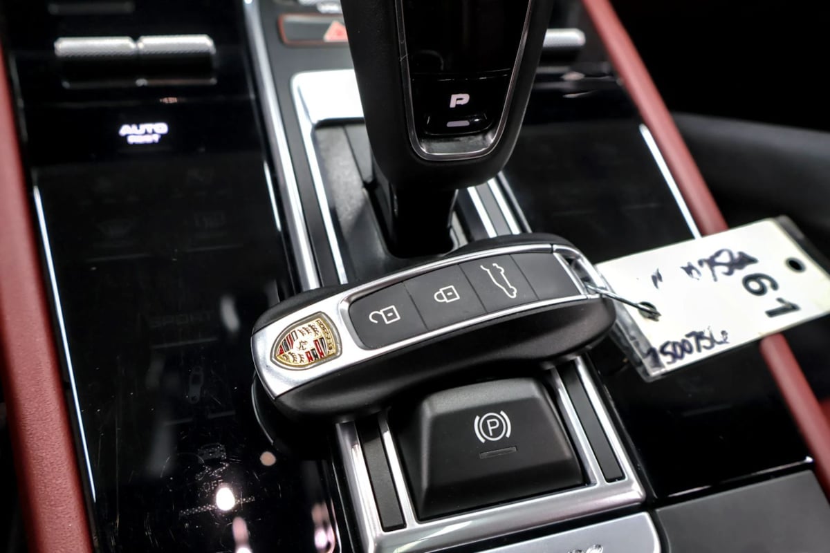 Photo 49 of this Porsche Cayenne