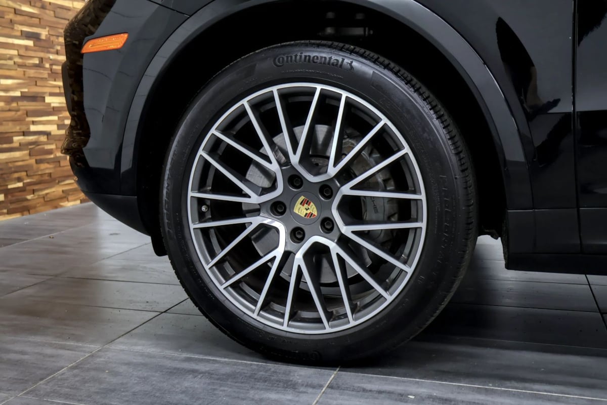 Photo 43 of this Porsche Cayenne