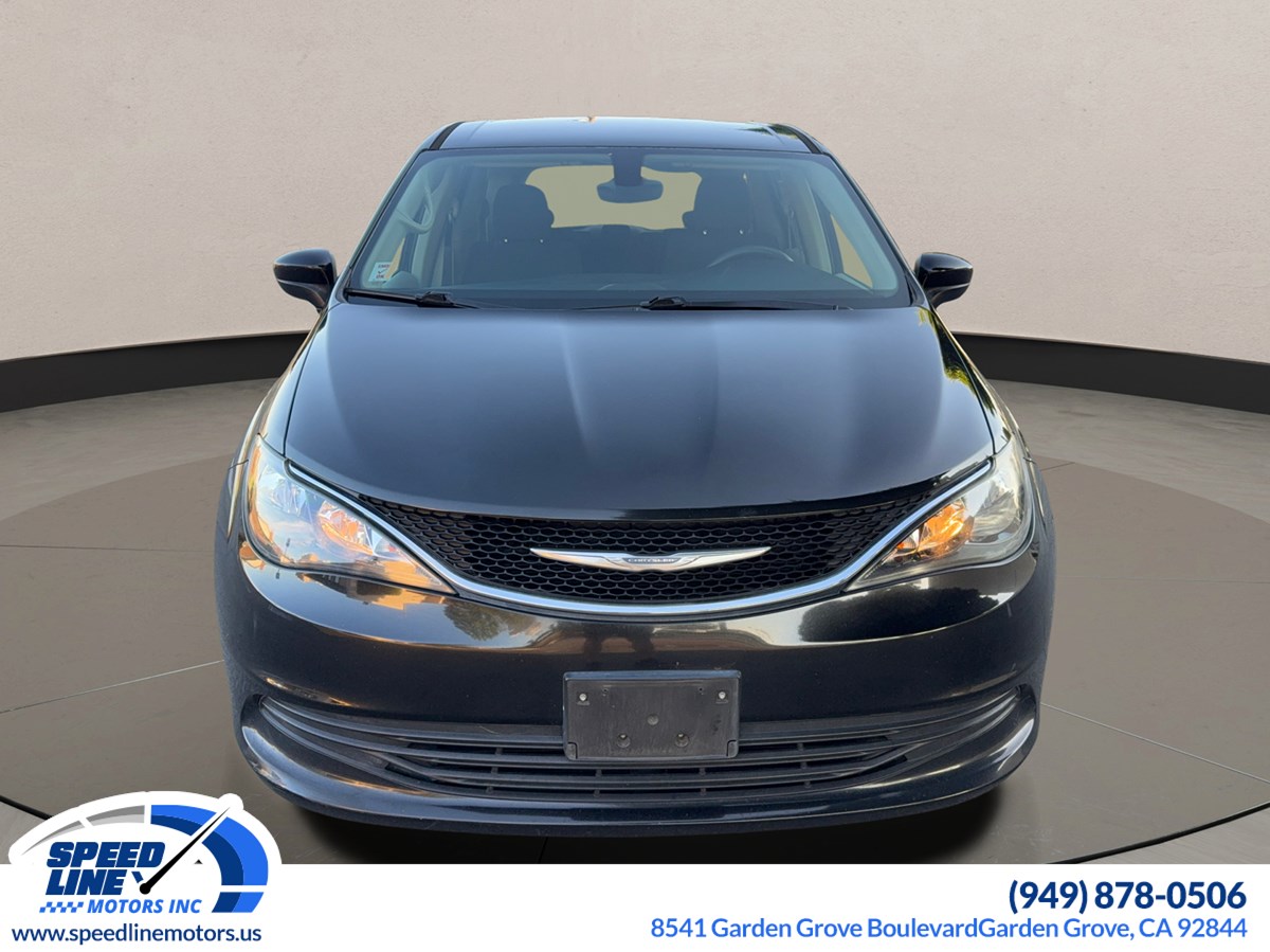 2017 Chrysler Pacifica Touring photo 2