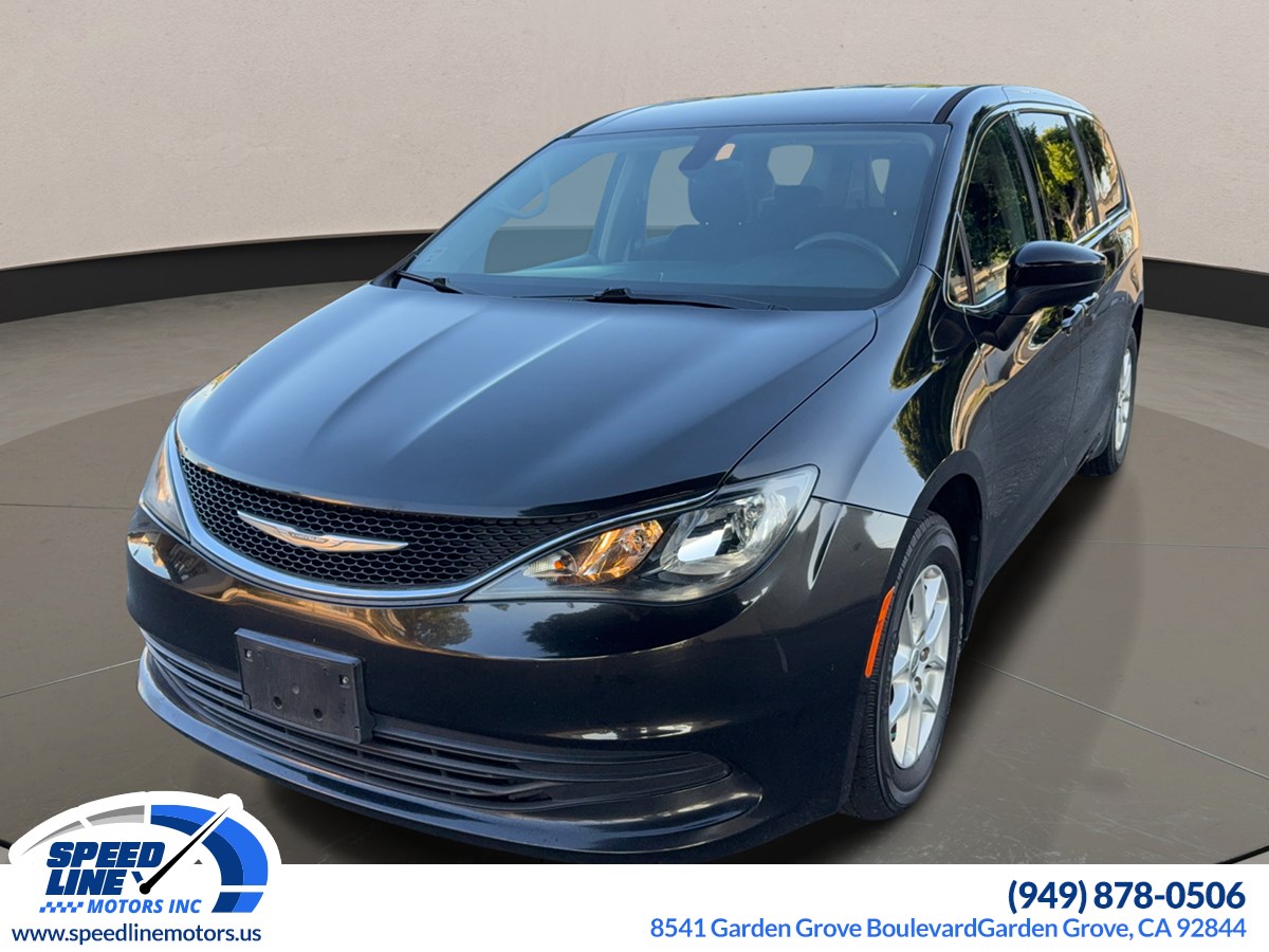 2017 Chrysler Pacifica Touring photo 3