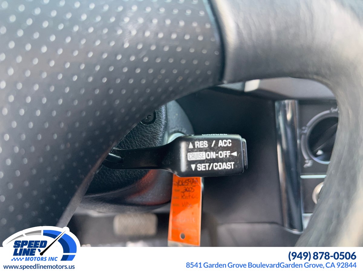 2005 Pontiac Vibe Base photo 11