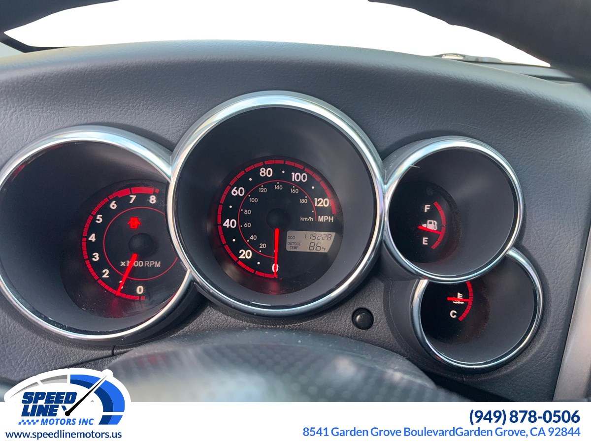 2005 Pontiac Vibe Base photo 9