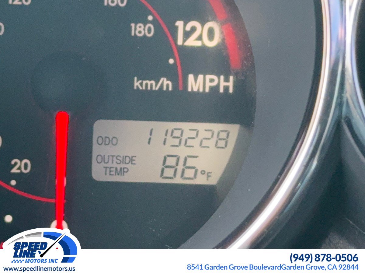 2005 Pontiac Vibe Base photo 10