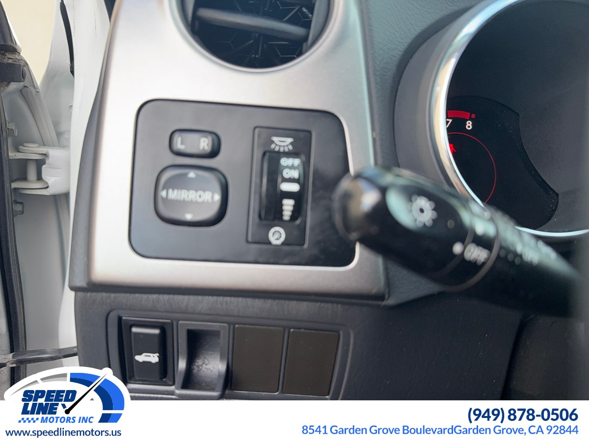 2005 Pontiac Vibe Base photo 12