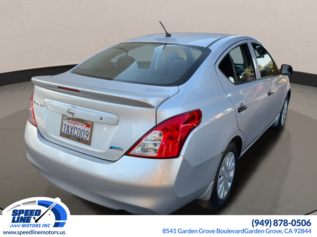 2014 Nissan Versa 1.6 Plus photo 6