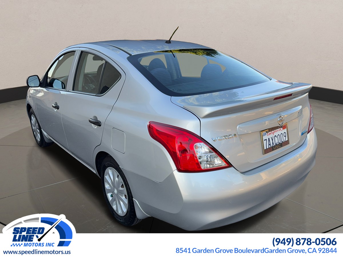 2014 Nissan Versa 1.6 Plus photo 4