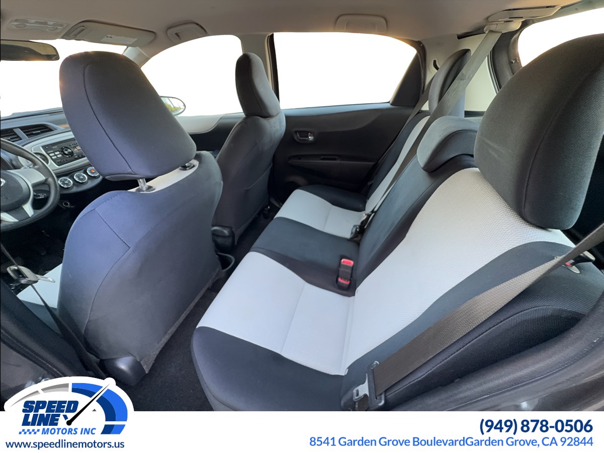 2013 Toyota Yaris LE photo 9