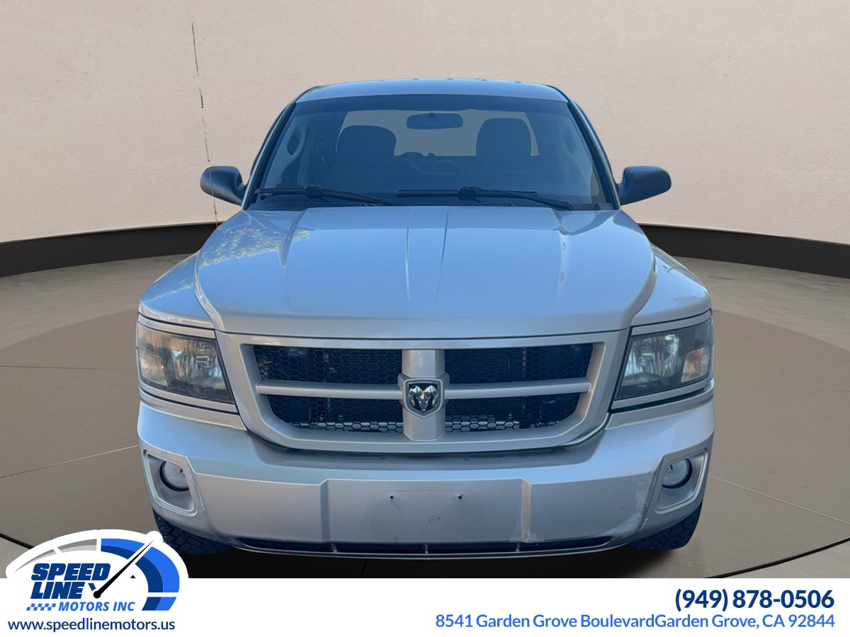 2011 Dodge Dakota photo 2