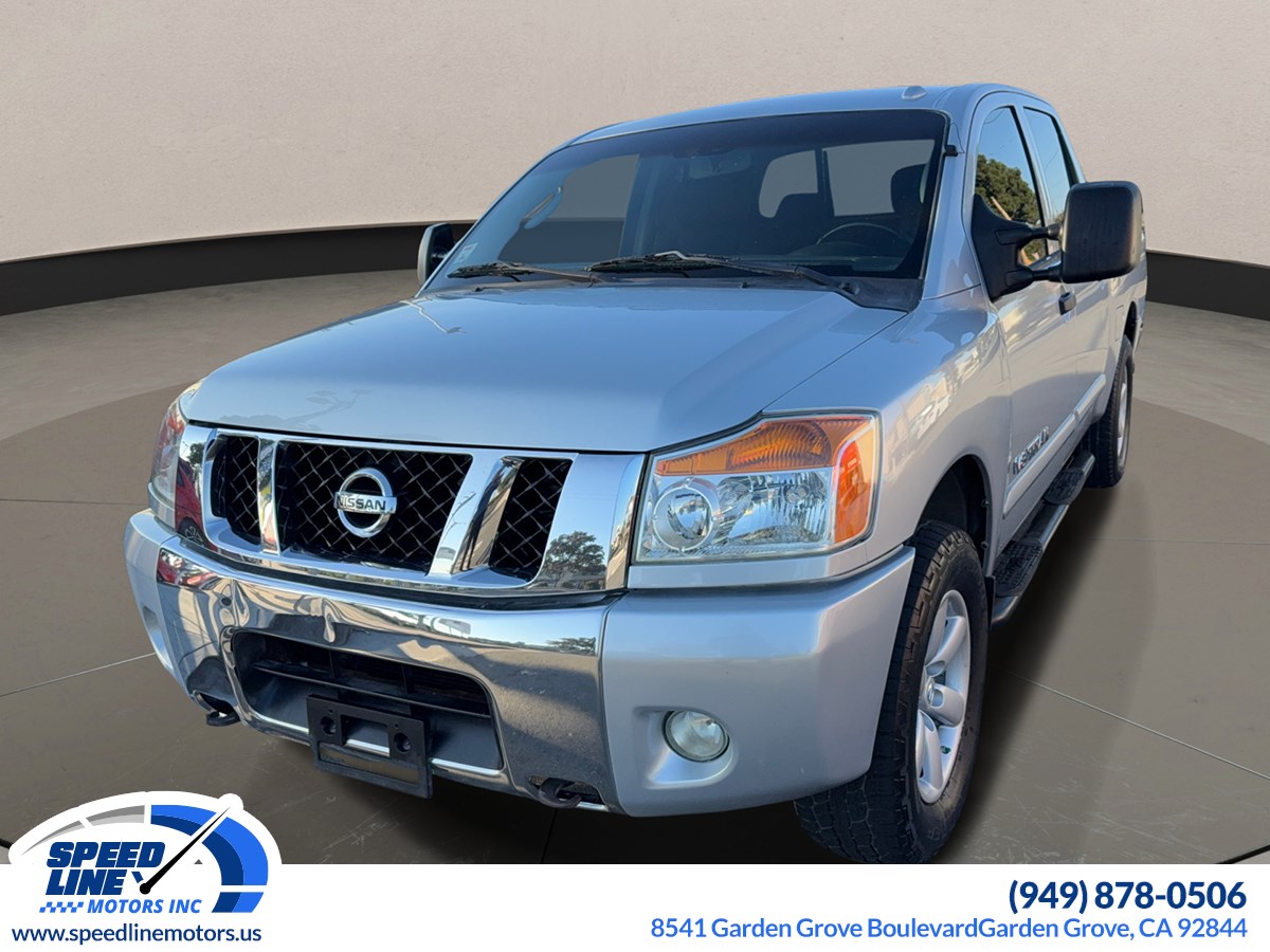 2011 Nissan Titan SV photo 4