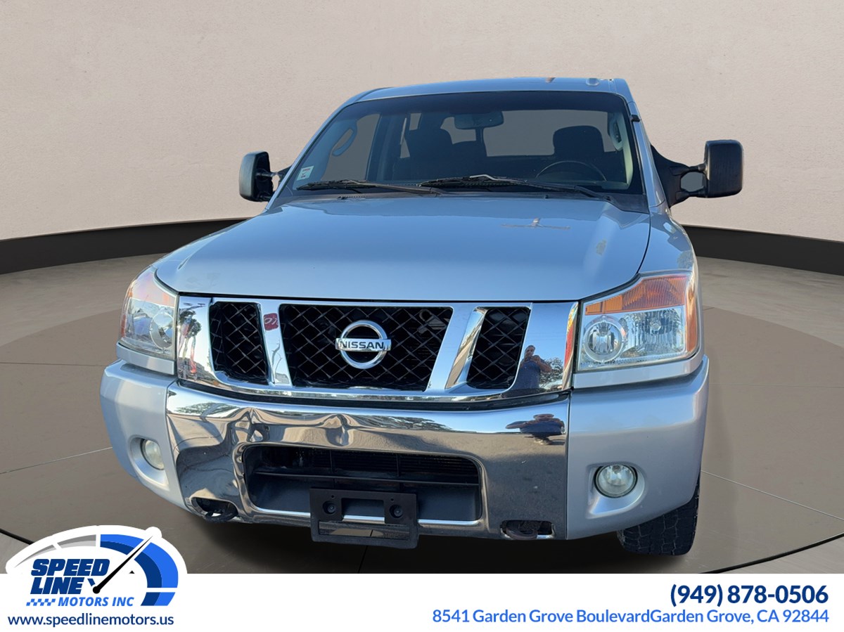 2011 Nissan Titan SV photo 3