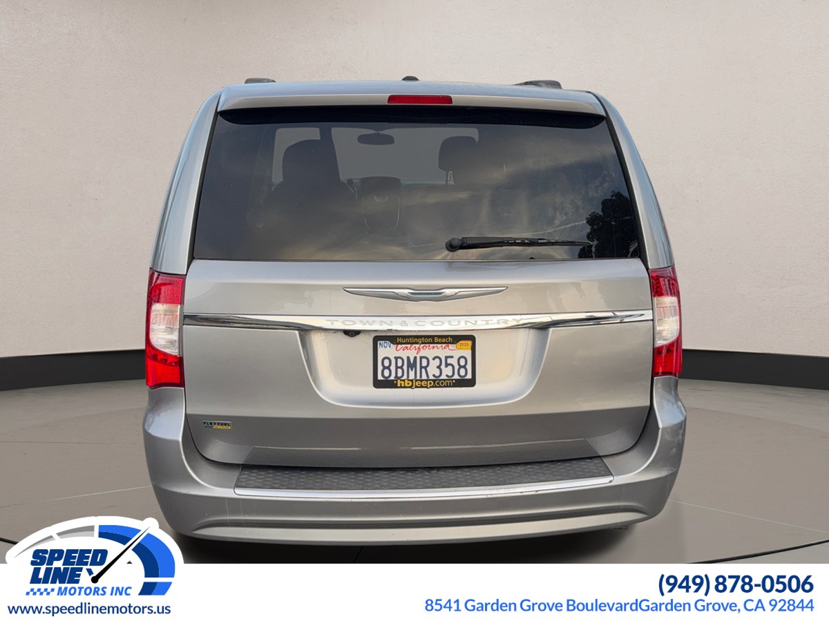 2016 Chrysler Town & Country Touring photo 4