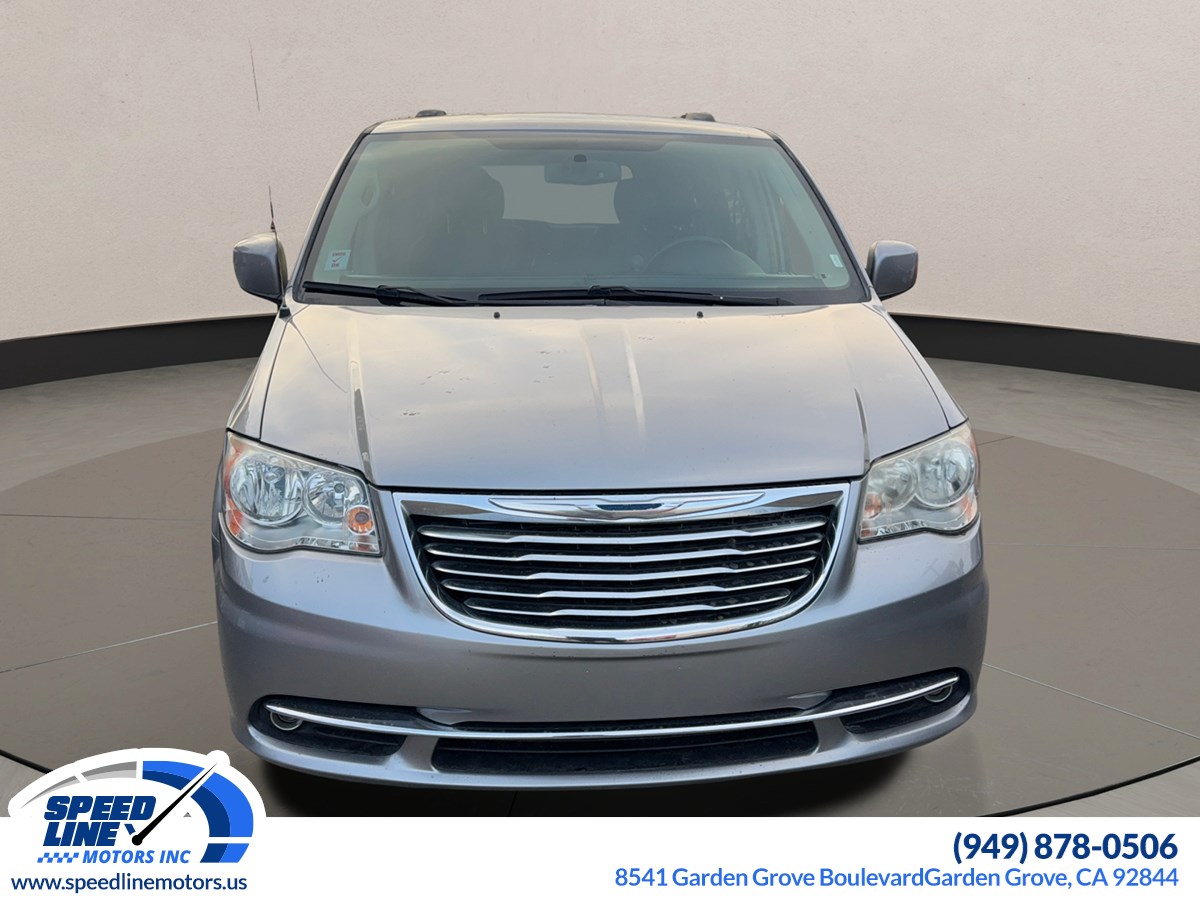 2016 Chrysler Town & Country Touring photo 2