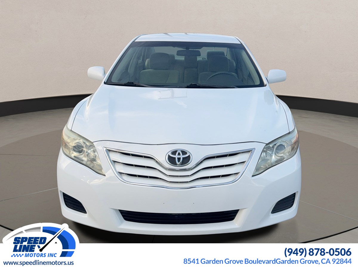 2011 Toyota Camry LE photo 2