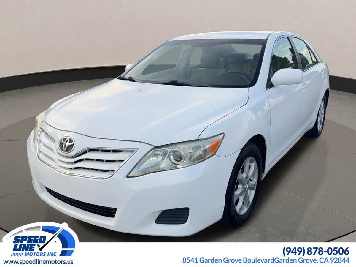 2011 Toyota Camry LE photo 3