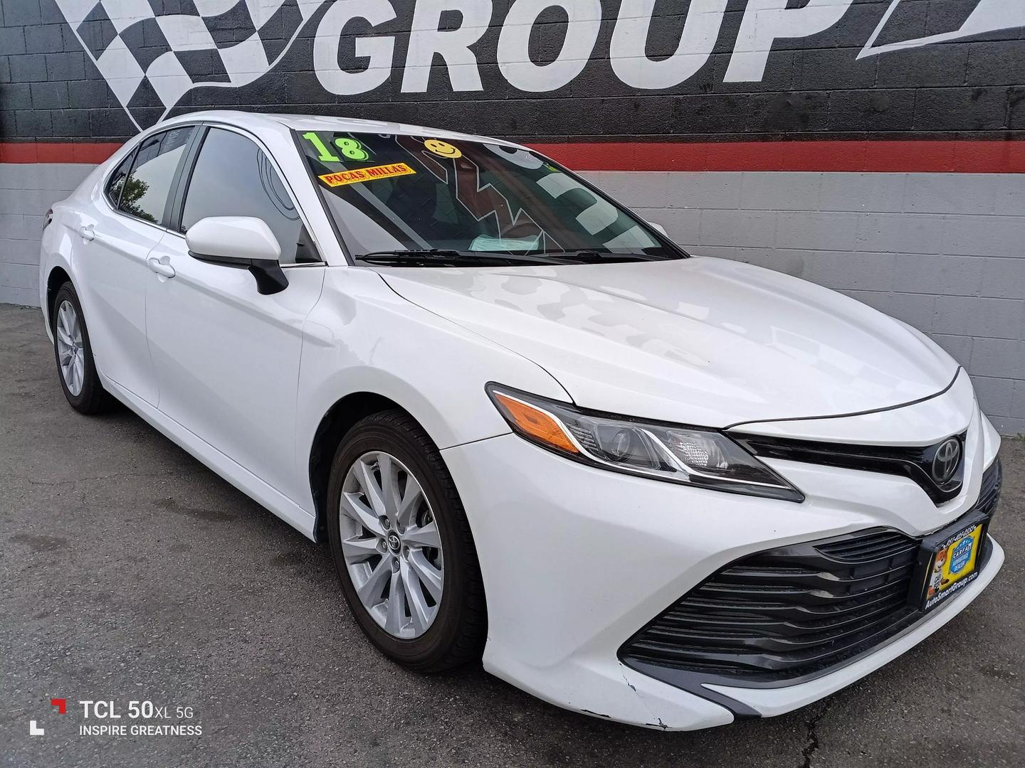 2018 Toyota Camry LE photo 1