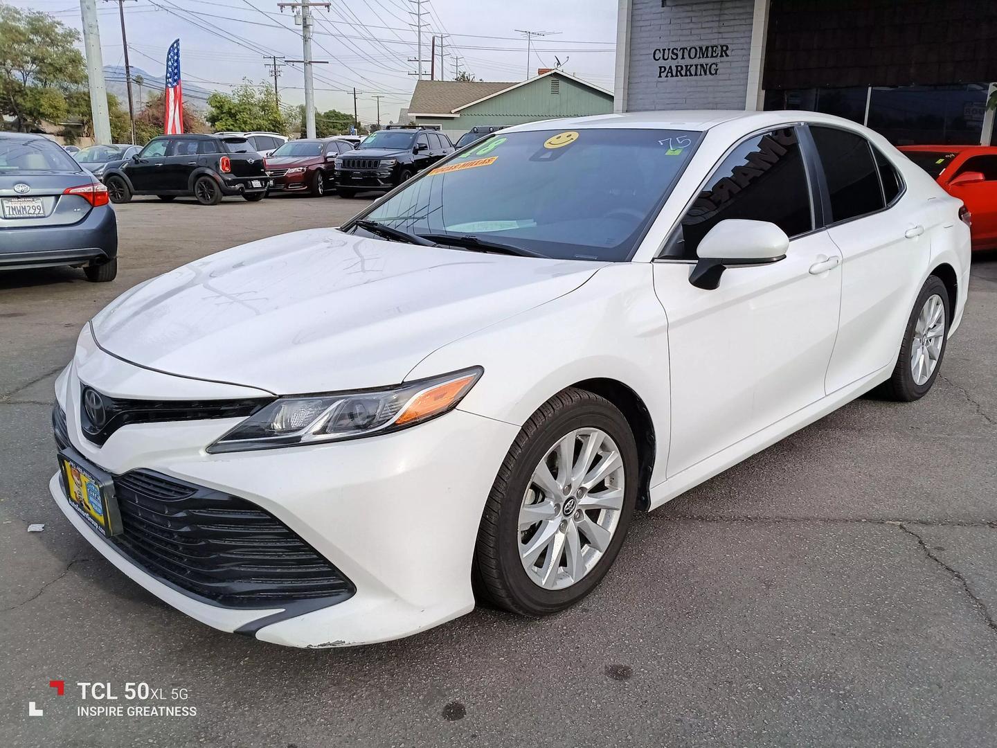 2018 Toyota Camry LE photo 3