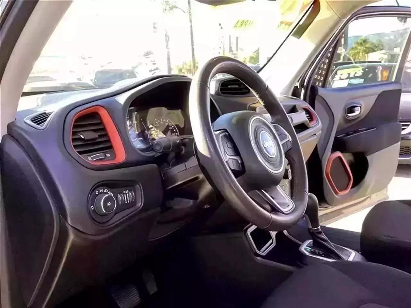 2020 Jeep Renegade Orange Edition photo 18