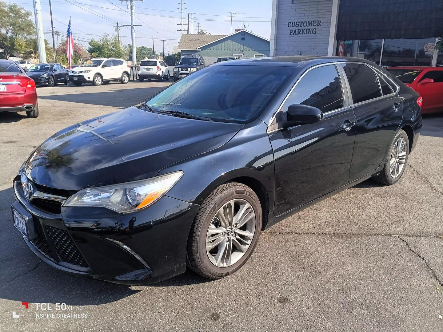 2017 Toyota Camry SE photo 3