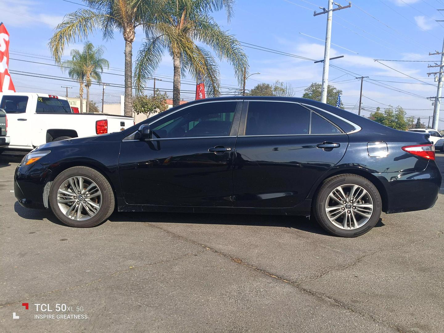 2017 Toyota Camry SE photo 4