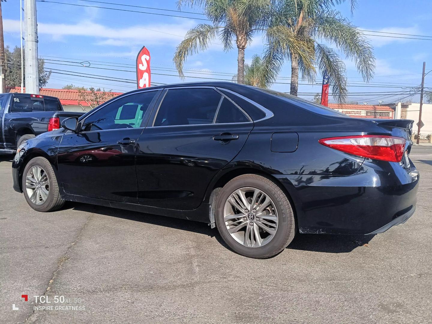 2017 Toyota Camry SE photo 5