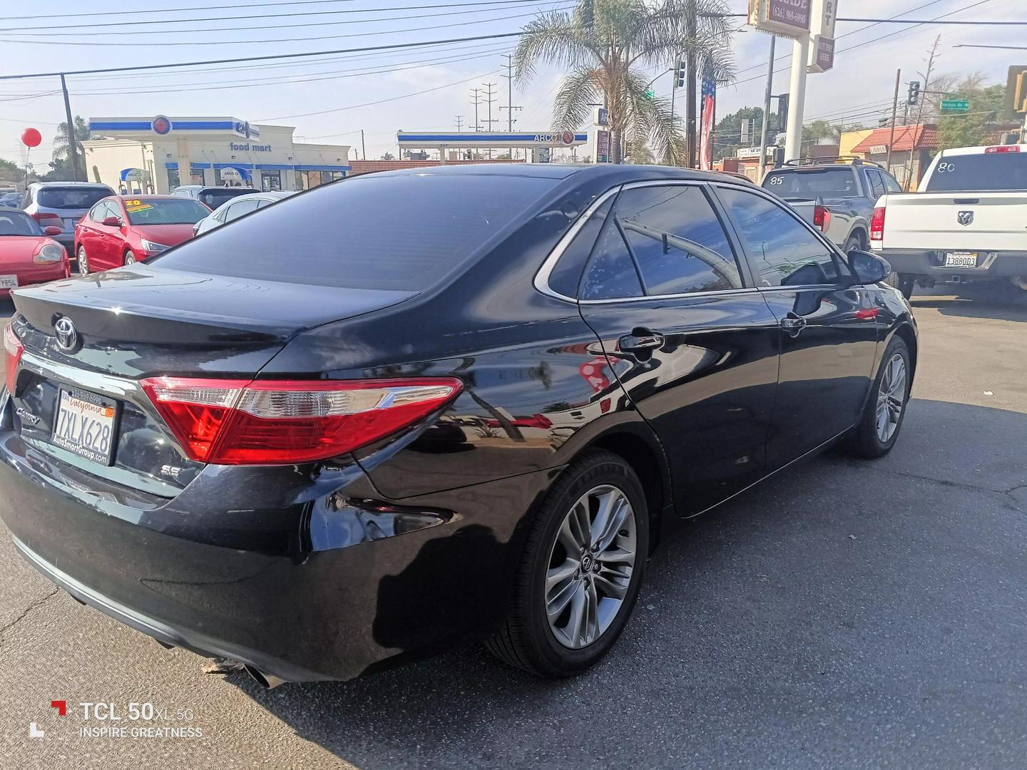 2017 Toyota Camry SE photo 7