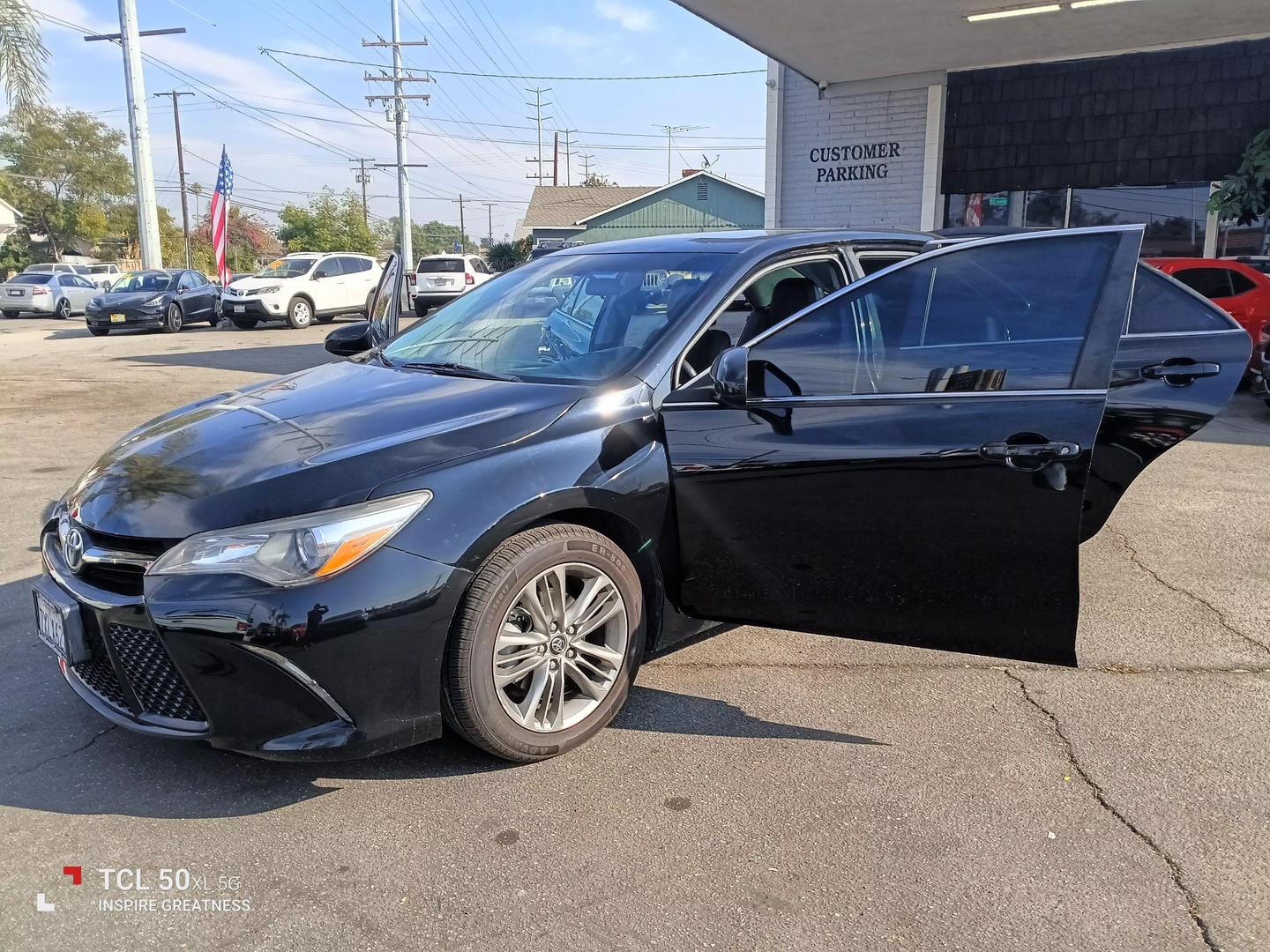 2017 Toyota Camry SE photo 10