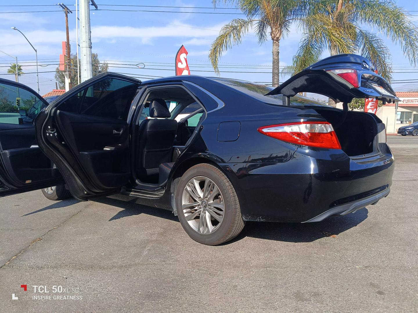 2017 Toyota Camry SE photo 12