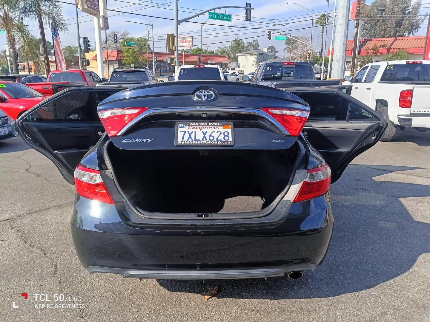 2017 Toyota Camry SE photo 13