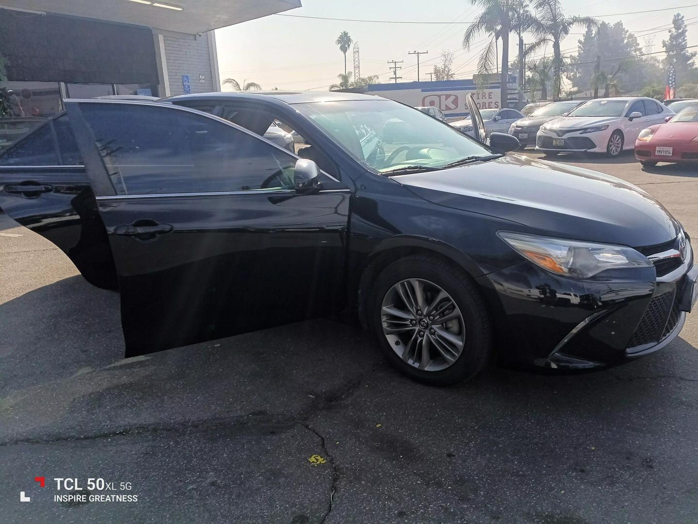 2017 Toyota Camry SE photo 16