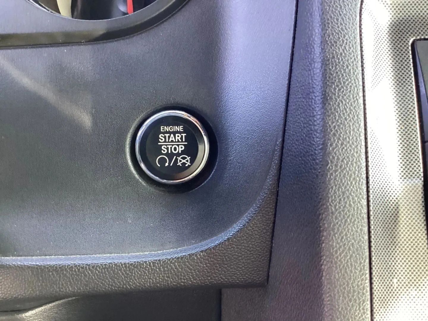 2014 Dodge Challenger SXT - Photo 32