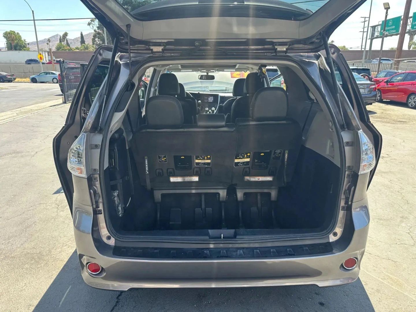 2015 Toyota Sienna SE - Photo 14