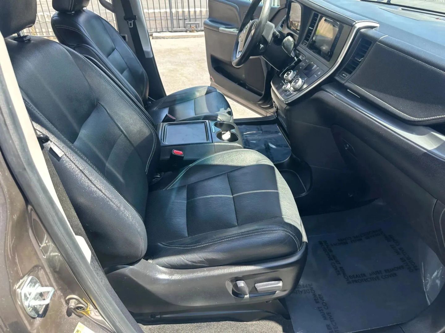 2015 Toyota Sienna SE - Photo 23